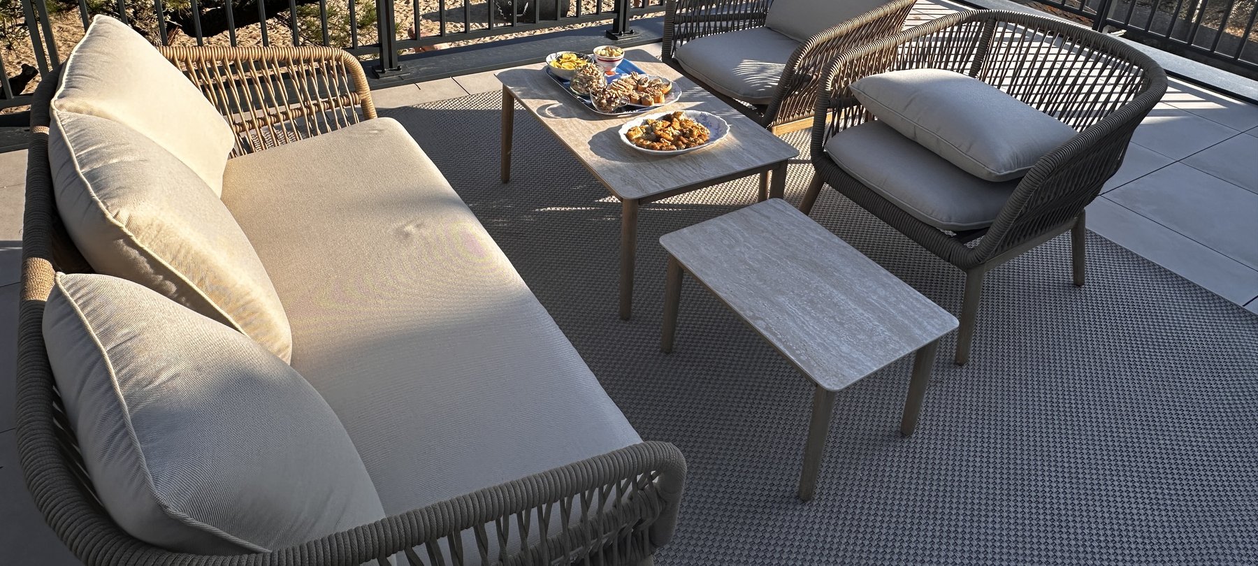 Goûter sur la terrasse, vue sur la lande